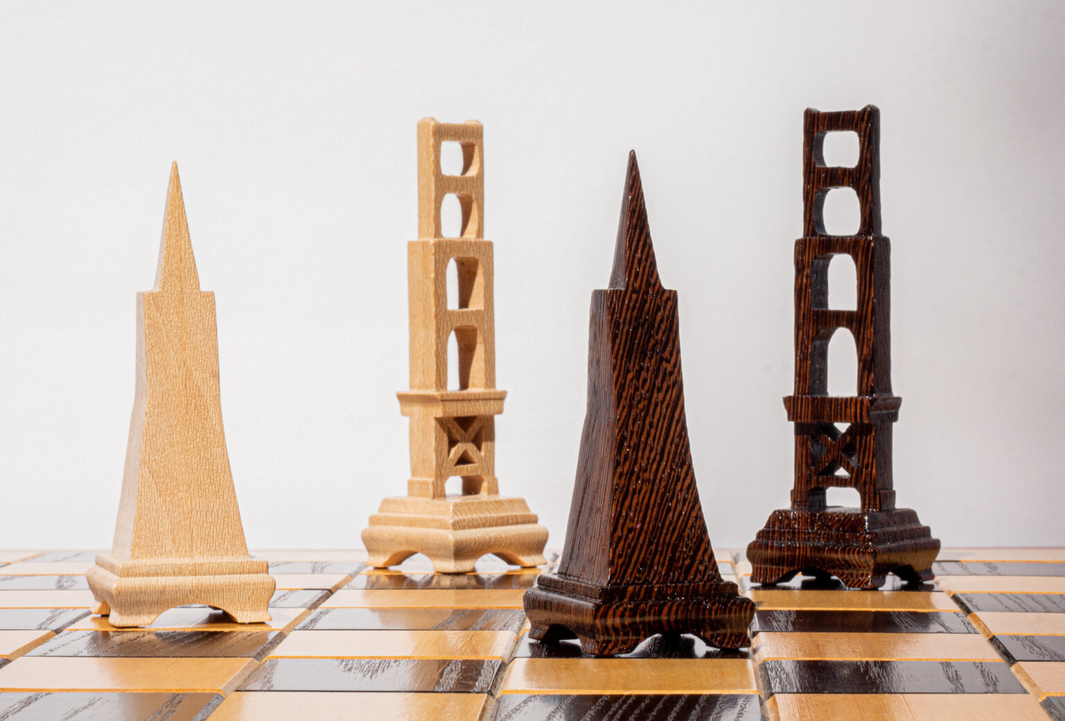 Pions d'échecs en bois sculptés